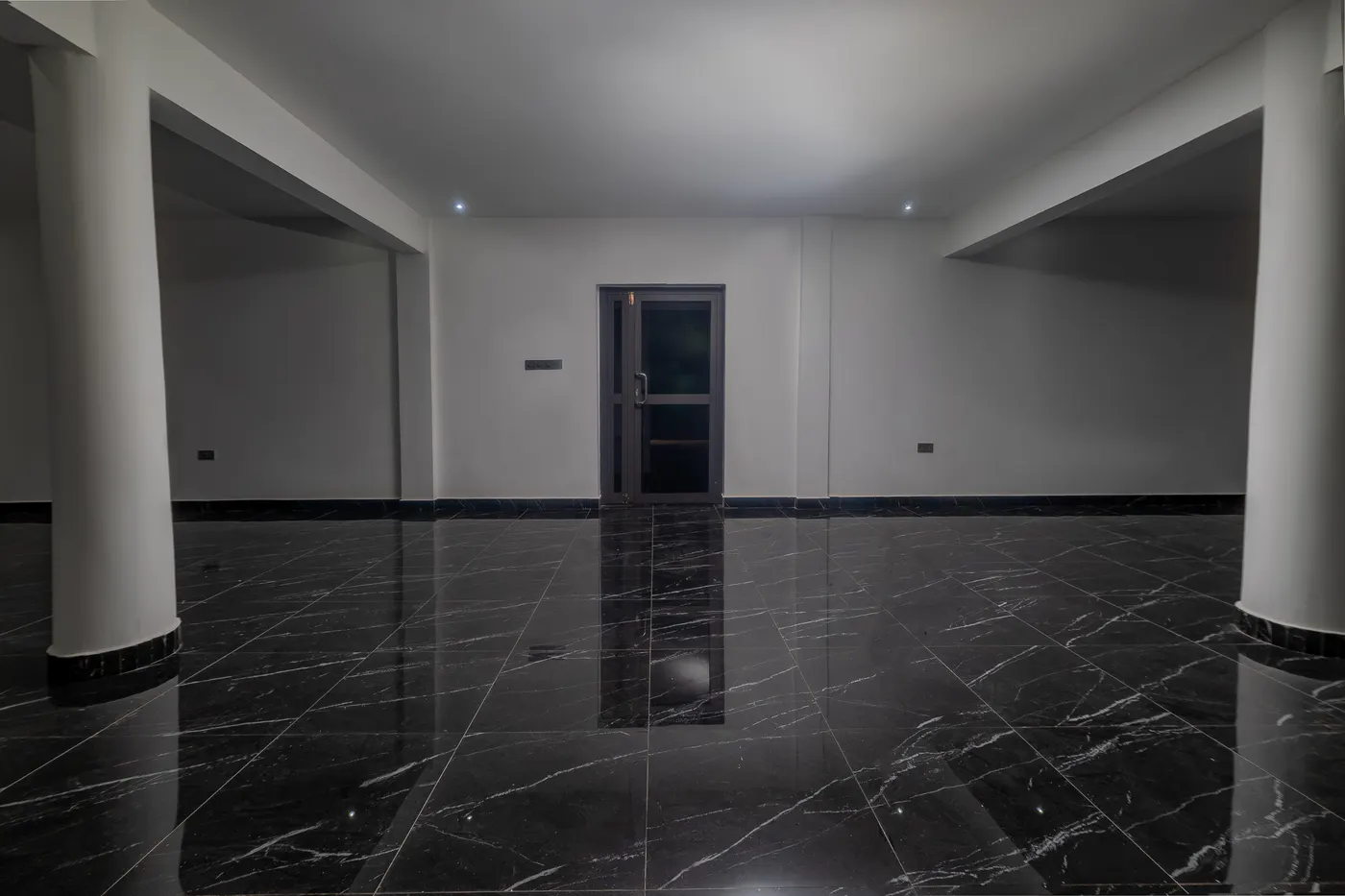 The Executive Hall looking towards its doors, columns to either side