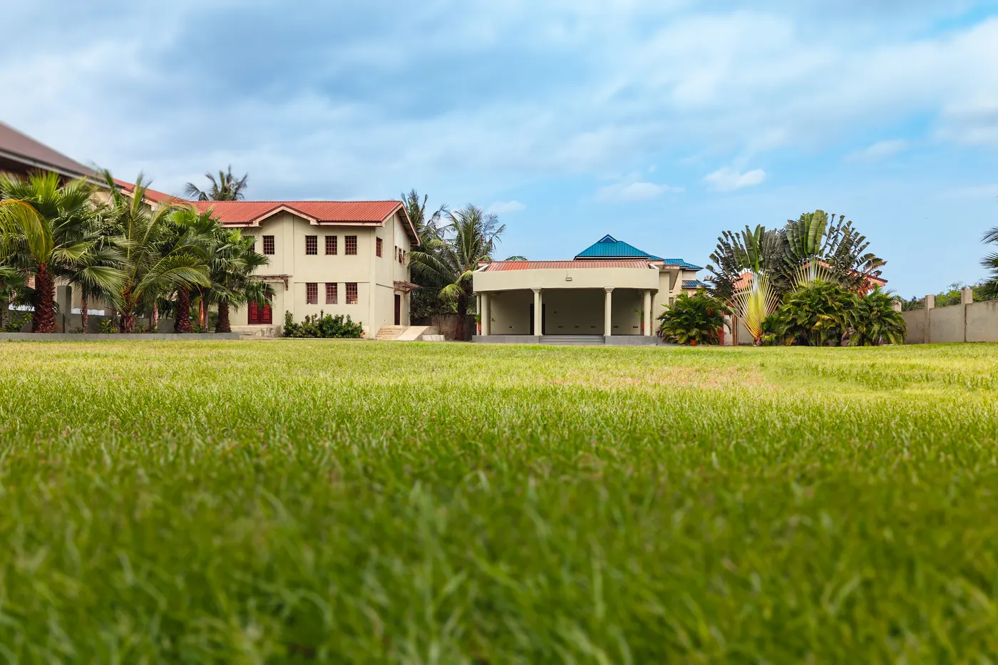 The lawn from ground level, with the guest block and the terrace along the far side